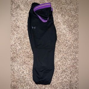 Under Armour Women’s Medium Black Softball Pants with Cinched Capri